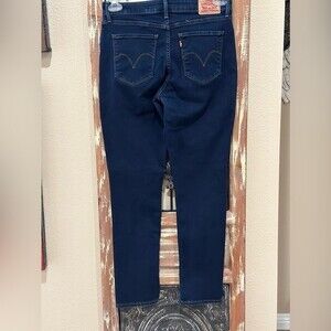 Levi’s women’s classic mid rise skinny jean